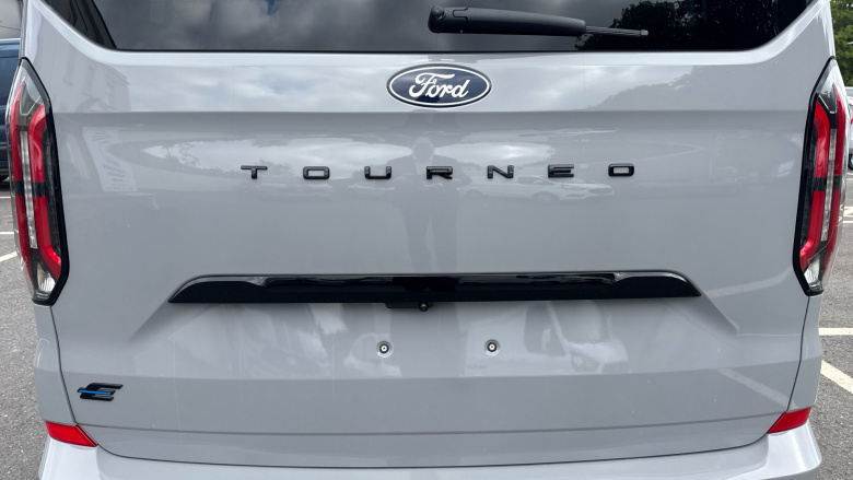 Ford Tourneo Custom 340 L1 Electric Rwd 160kW 65kWh H1 Titanium X 8 seater Auto